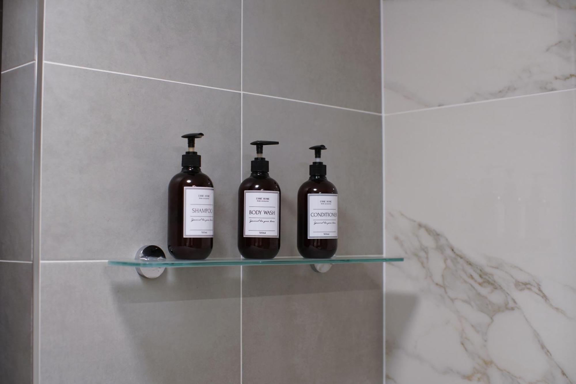 Holesovice Delight: Modern Comfort With A Twist In Prague 7 Exteriör bild