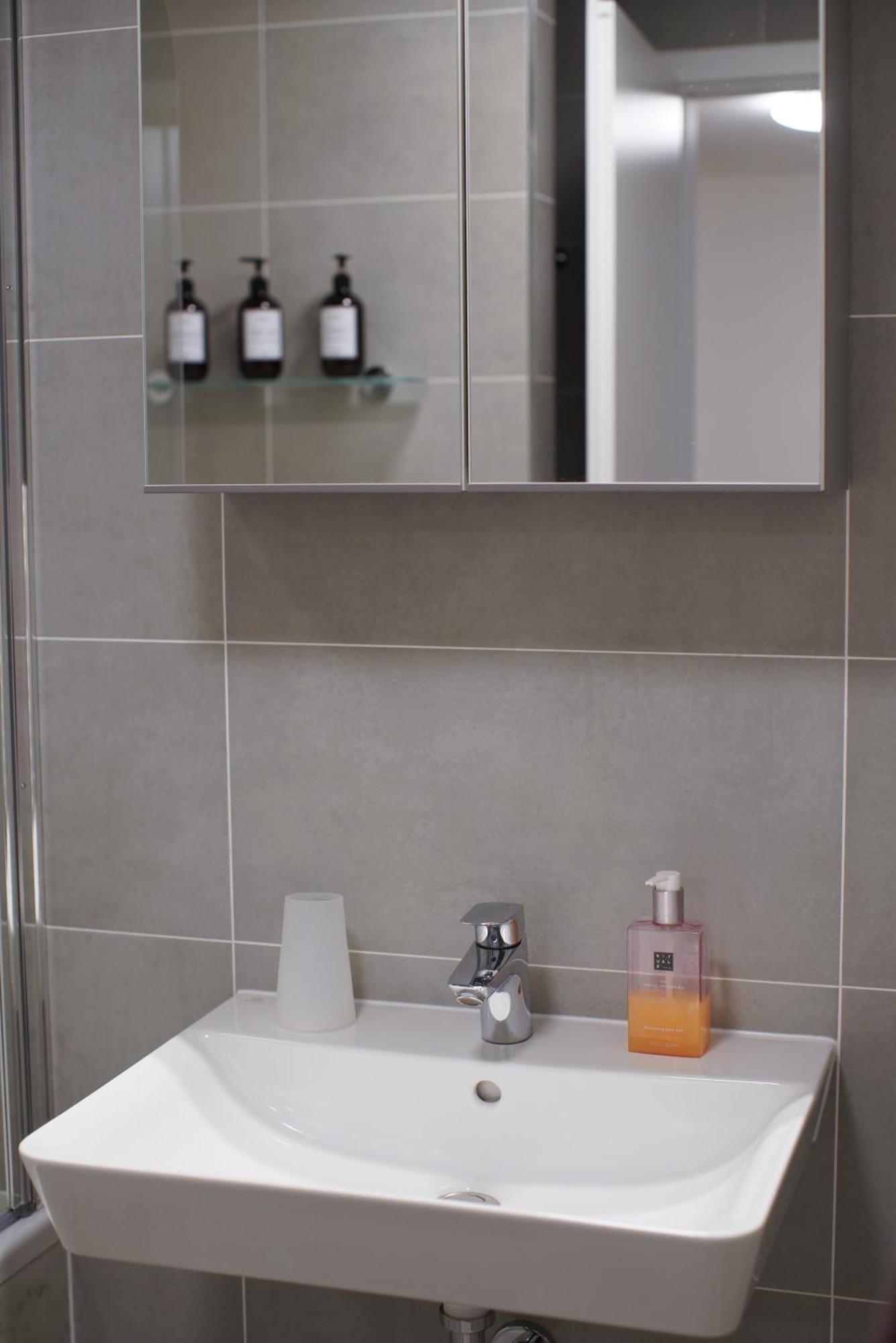 Holesovice Delight: Modern Comfort With A Twist In Prague 7 Exteriör bild