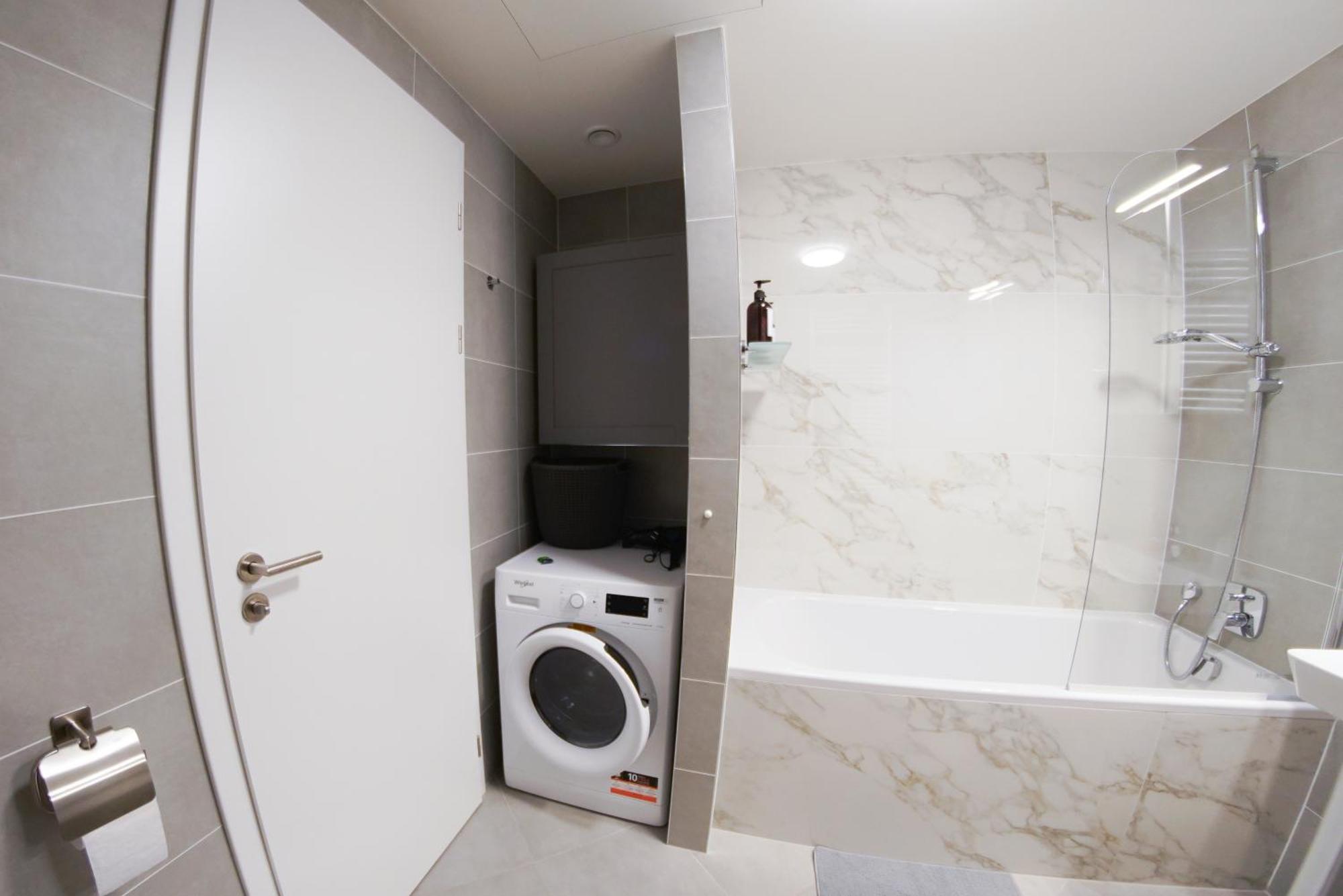 Holesovice Delight: Modern Comfort With A Twist In Prague 7 Exteriör bild